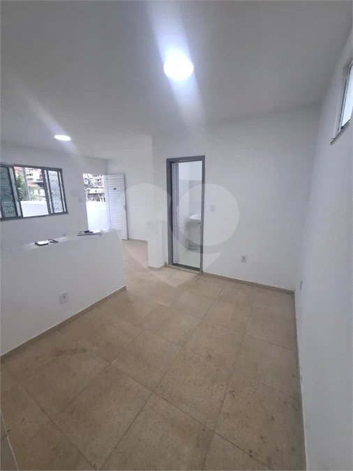 SOBRADO TIPO APARTAMENTO COM 1 QUARTO PARA LOCAÇÃO 153m² - SANTÍSSIMO