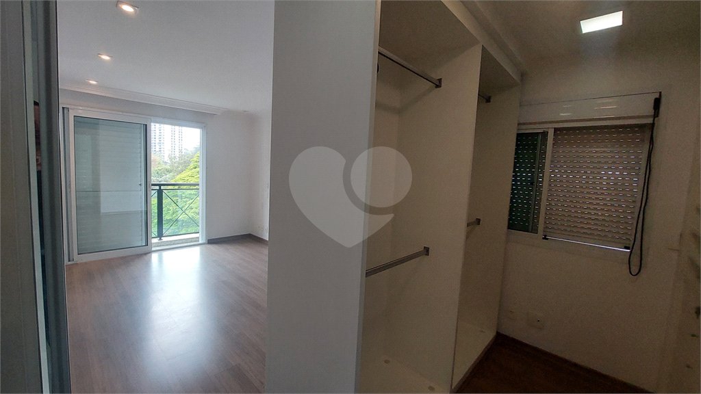 Apartamento à venda com 3 quartos, sendo 1 suíte, em Alto da Boa Vista, São Paulo, SP