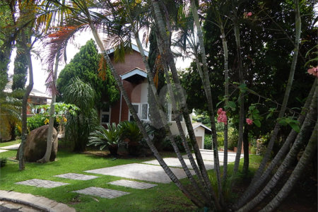 Casa à venda com 3 quartos, sendo 1 suíte, no condomínio Alpes de Vinhedo, Vinhedo - SP