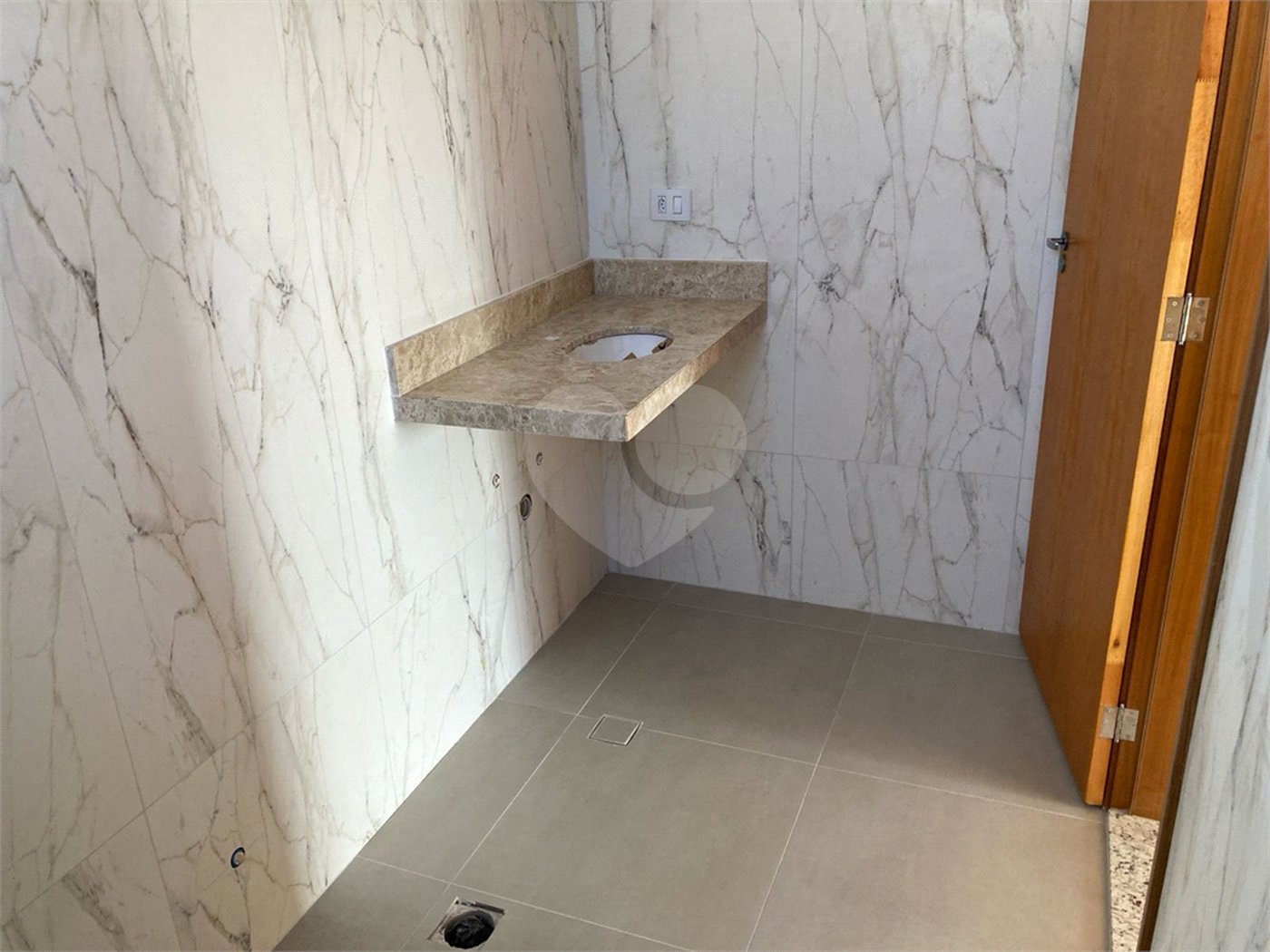 Casa à venda com 4 quartos, sendo 3 suítes,  no condomínio Reserva Granja Anita, Mogi das Cruzes - SP