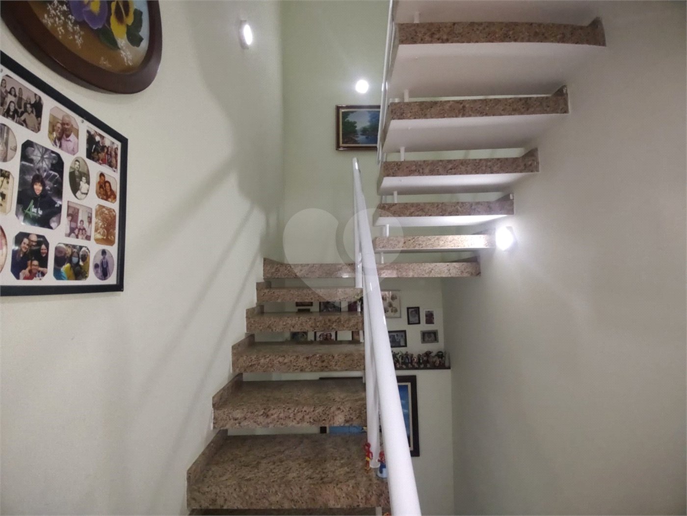 Casa à venda com 3 suítes no condomínio Morada das Hortênsias, São Paulo - SP