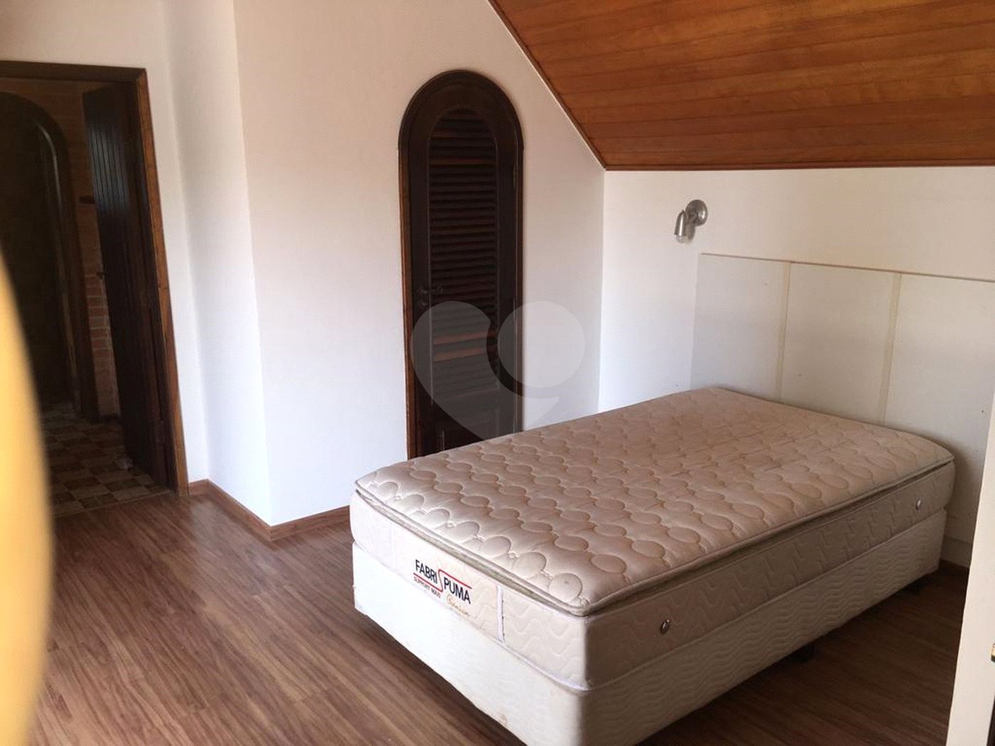 Casa à venda com 3 quartos, sendo 1 suíte, no condomínio Lago Azul, Araçoiaba da Serra - SP