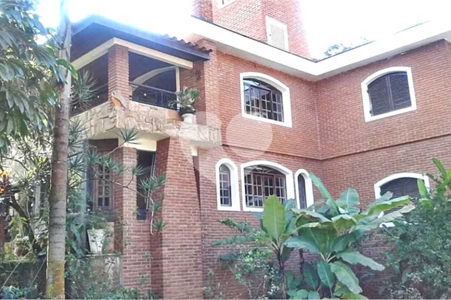 Casa à venda com 4 quartos, sendo 1 suíte, no condomínio Associação Reserva das Hortênsias, Mairiporã - SP