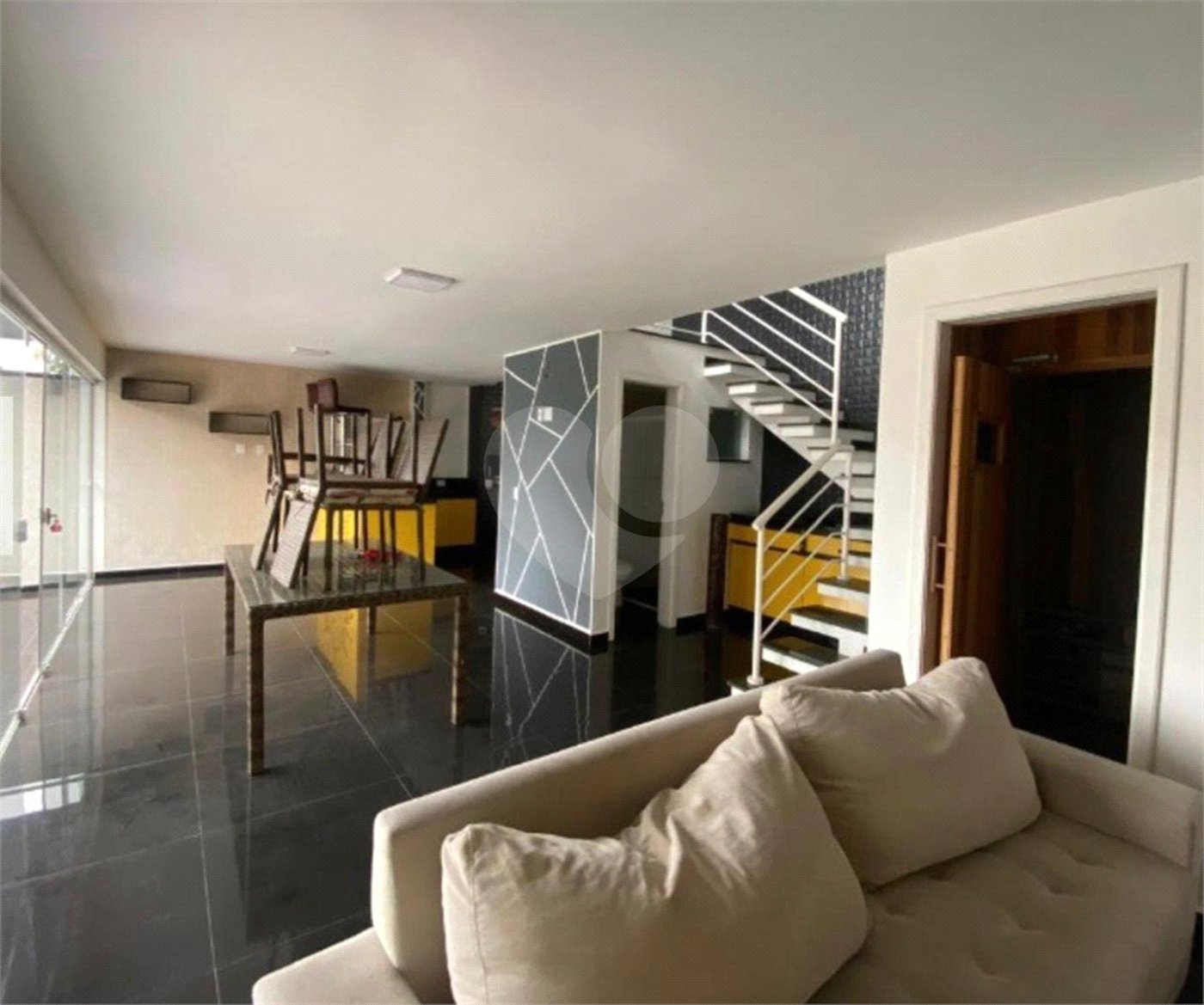 Casa para alugar com 5 quartos, sendo 3 suítes,  em Vila Oliveira, Mogi das Cruzes, SP