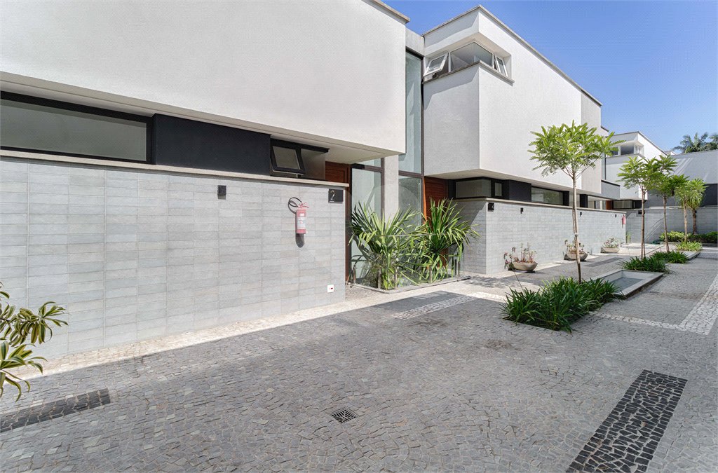 Casa à venda com 4 suítes no condomínio Edifício Jade, São Paulo - SP