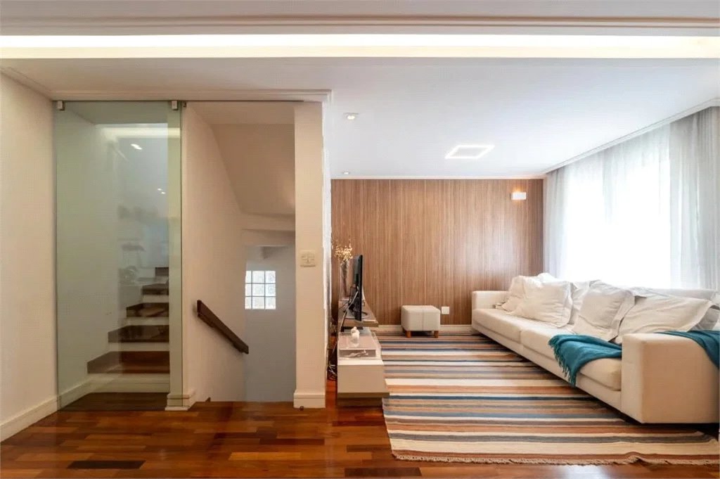 Casa à venda com 4 quartos, sendo 2 suítes, no condomínio Melbourne Residence, São Paulo - SP
