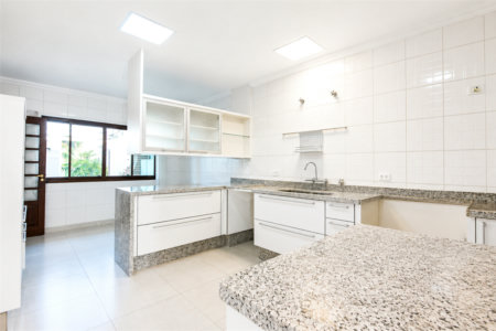 Casa à venda ou para alugar com 4 suítes no condomínio Vila das Emboabas, São Paulo - SP