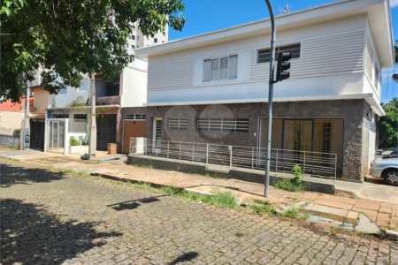 Sobrado à venda com 4 quartos, sendo 1 suíte, no Centro, Araraquara, SP