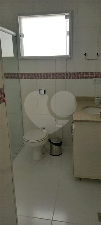 Casa à venda com 3 quartos, sendo 1 suíte, no condomínio Caruatinga, Atibaia - SP
