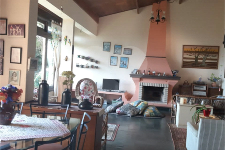 Sobrado à venda com 3 quartos, sendo 1 suíte, em Roseira, Mairiporã, SP