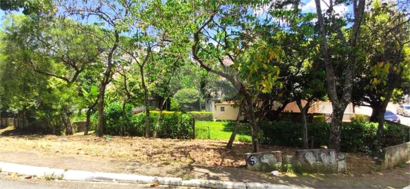 Terreno à venda com 3 quartos, sendo 1 suíte, em Vila Mazzei, São Paulo, SP