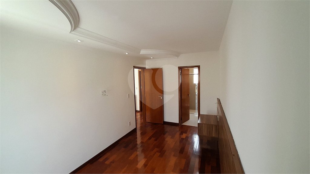 Casa à venda com 3 quartos, sendo 1 suíte, no condomínio Residencial Jardins, São Bernardo do Campo - SP