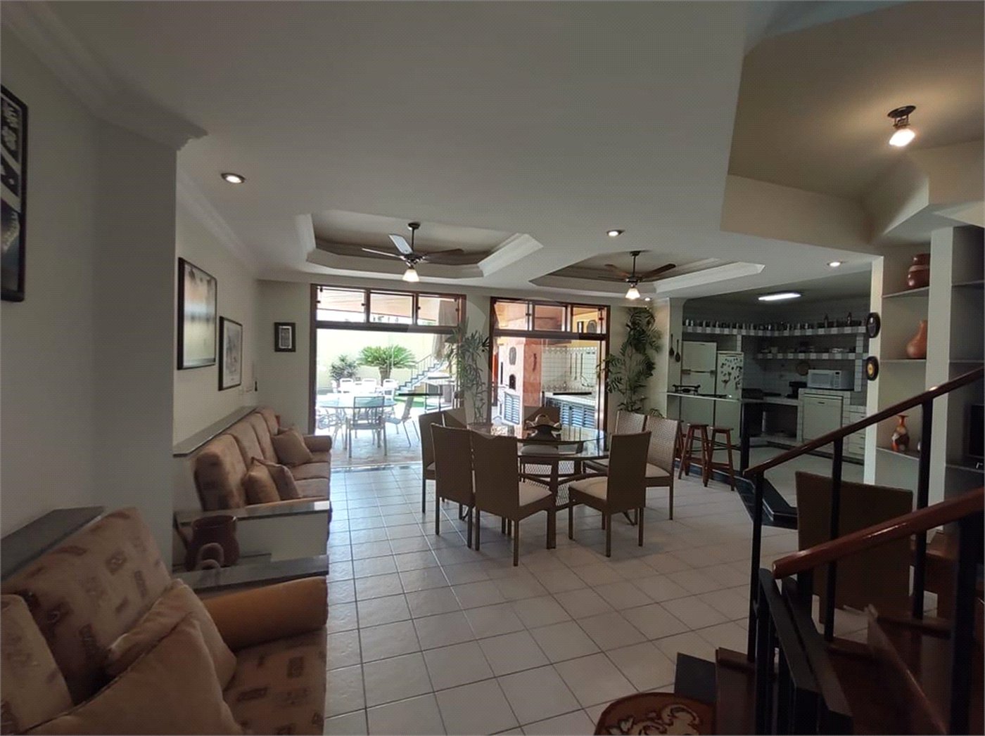 Casa à venda com 5 quartos, sendo 4 suítes, no condomínio Rancho Dirce, Sorocaba - SP