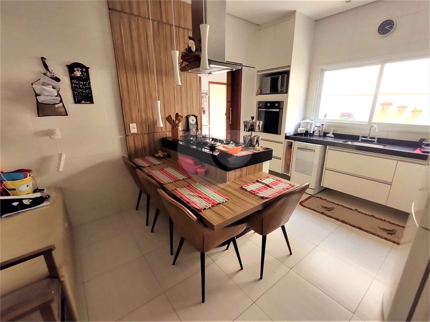 Casa à venda com 3 suítes no condomínio Portal dos Ipês, Indaiatuba - SP
