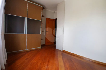 Casa à venda com 5 quartos, sendo 3 suítes, em Vila Santista, Atibaia, SP