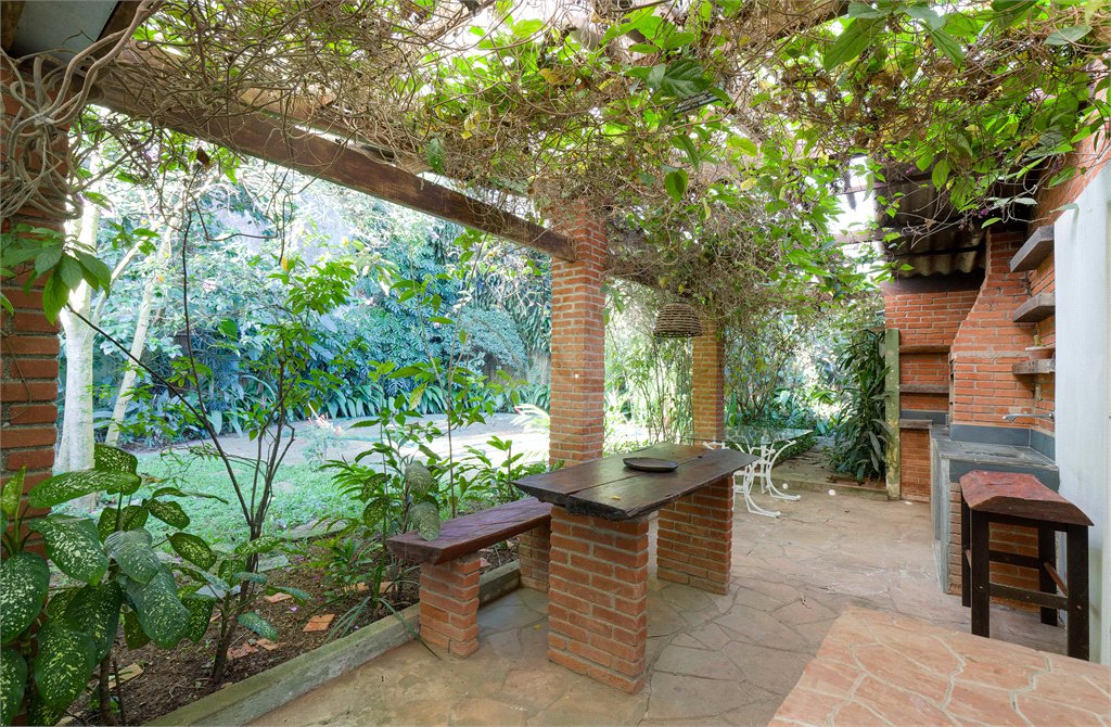 Casa Térrea à venda com 5 quartos, sendo 2 suítes, em Alto da Boa Vista, São Paulo, SP