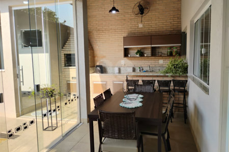 Sobrado à venda com 4 quartos, sendo 3 suítes,  em Jardim Marabá, Itapetininga, SP
