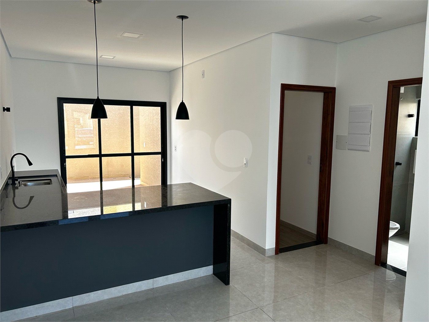 Casa à venda com 2 quartos, sendo 1 suíte,  no condomínio Residencial Marina, Itapetininga - SP