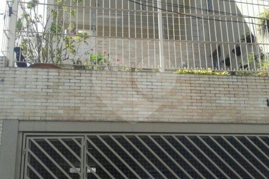Casa à venda com 4 quartos, sendo 3 suítes, no condomínio Travessa Camarajibe,12, São Paulo - SP