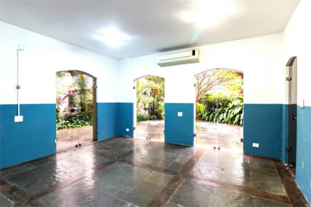 Casa à venda com 4 quartos, sendo 1 suíte,  em Jardim das Bandeiras, São Paulo, SP
