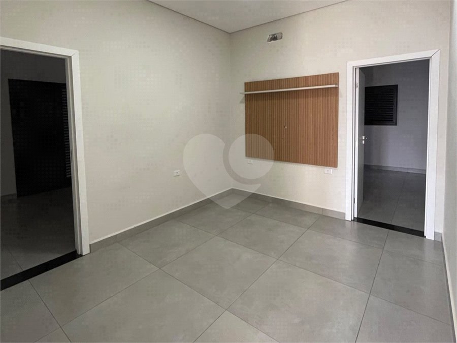 Casa à venda com 3 quartos, sendo 1 suíte, no condomínio Helena Maria, Sorocaba - SP