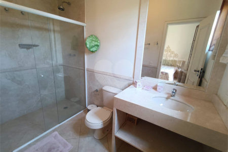 Casa à venda com 4 quartos, sendo 3 suítes, no condomínio Patrimônio do Carmo, São Roque - SP