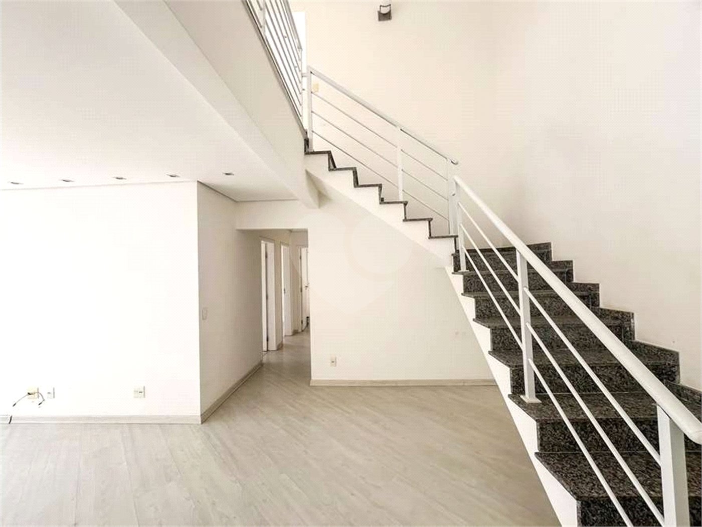 Apartamento à venda ou para alugar com 4 quartos, sendo 2 suítes, em Vila Oliveira, Mogi das Cruzes, SP