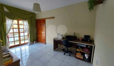 Casa à venda com 4 quartos, sendo 3 suítes, no Centro, Bom Jesus dos Perdões, SP