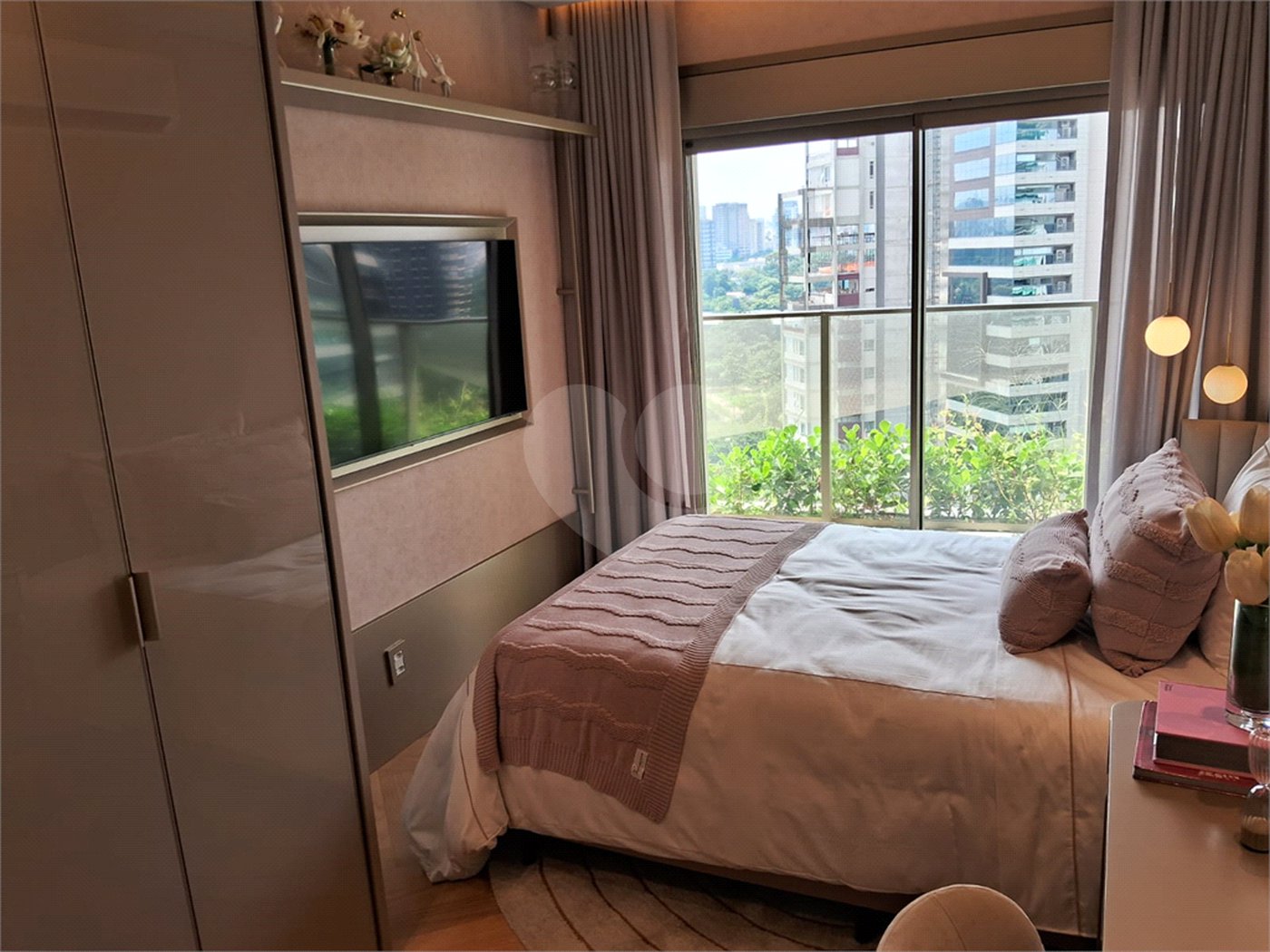 Apartamento à venda com 3 suítes em Moema, São Paulo, SP
