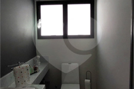 Casa à venda ou para alugar com 4 suítes no condomínio Figueira Garden, Atibaia - SP