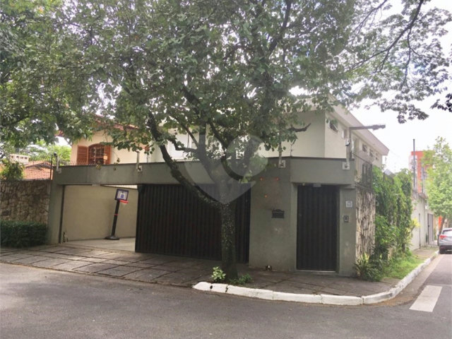 Sobrado à venda com 4 quartos, sendo 3 suítes,  em Brooklin, São Paulo, SP