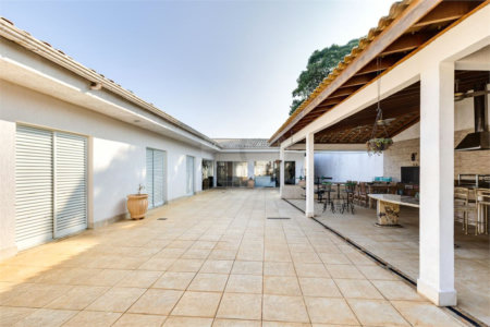 Casa Térrea à venda com 4 quartos, sendo 2 suítes, em Interlagos, São Paulo, SP