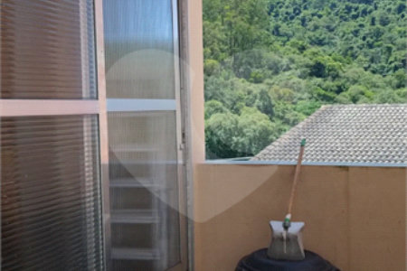 Sobrado à venda com 2 quartos em Granja Carolina, Cotia, SP