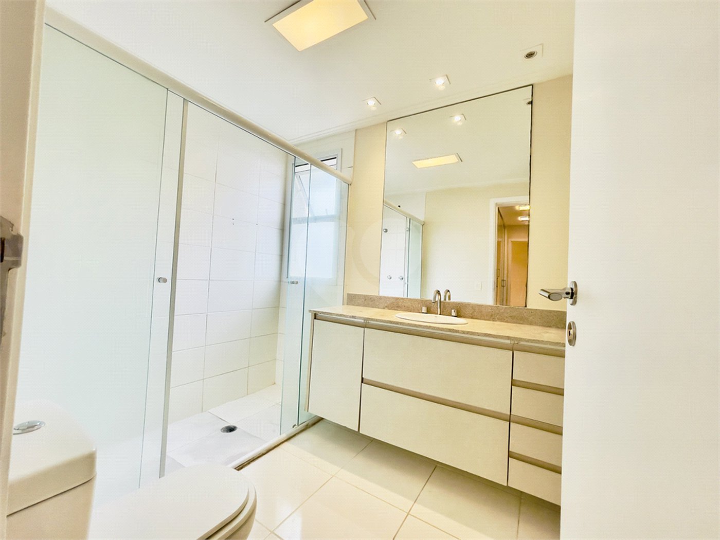 Apartamento à venda com 3 quartos, sendo 4 suítes,  no Centro, São Bernardo do Campo, SP