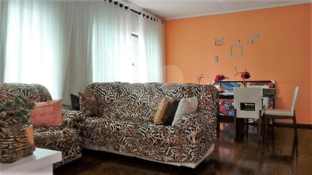Sobrado à venda com 4 quartos, sendo 2 suítes, em Vila Nivi, São Paulo, SP