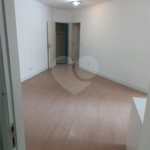 Apartamento à venda com 3 quartos, sendo 1 suíte,  em Vila Olímpia, São Paulo, SP
