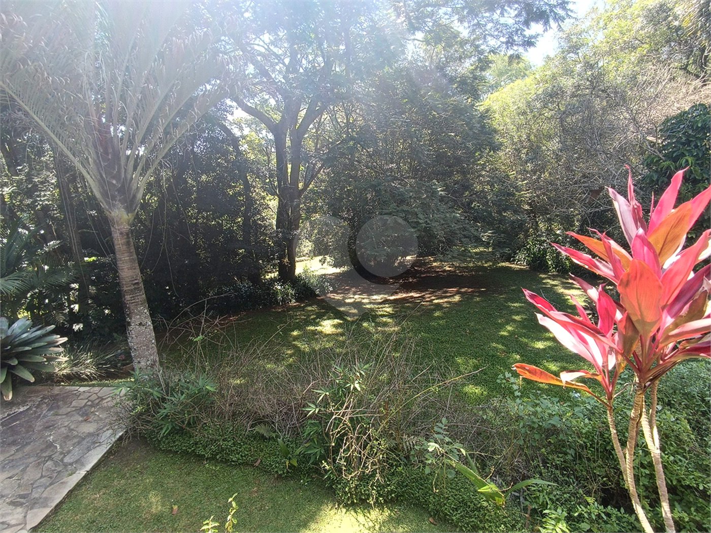 Casa à venda com 4 quartos, sendo 3 suítes, no condomínio Patrimônio do Carmo, São Roque - SP