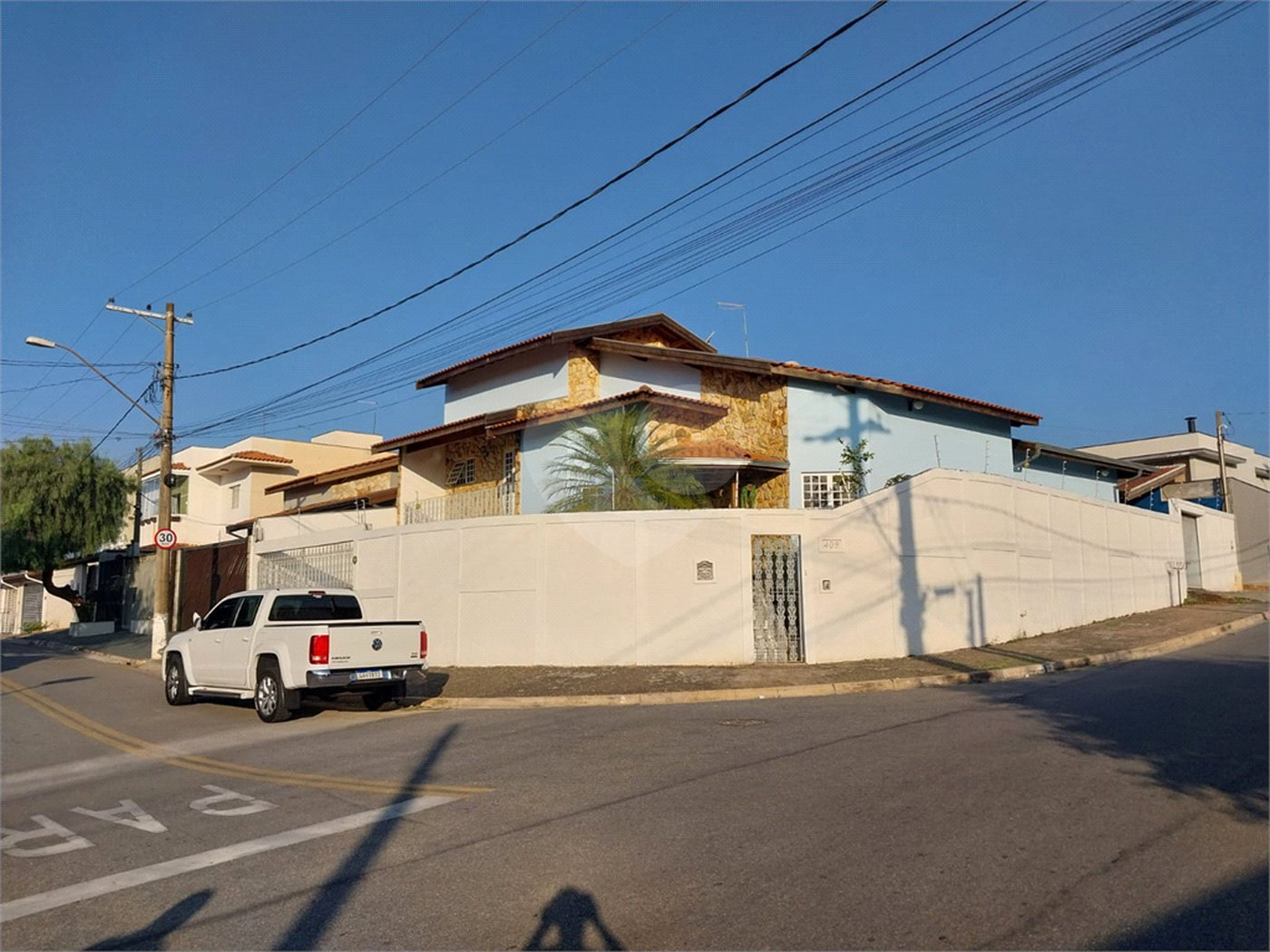 Sobrado à venda com 5 quartos, sendo 1 suíte,  em Terra Nobre, Louveira, SP