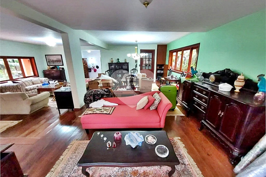 Casa à venda com 4 quartos, sendo 2 suítes, no condomínio Parque Imperial da Cantareira, Mairiporã - SP