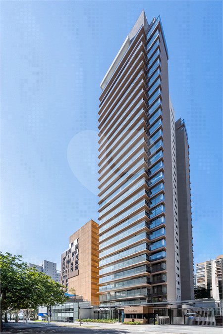 Apartamento à venda com 3 quartos, sendo 2 suítes, em Moema, São Paulo, SP