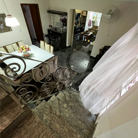 Sobrado à venda com 5 quartos, sendo 1 suíte,  em Cidade Alta, Cuiabá, MT