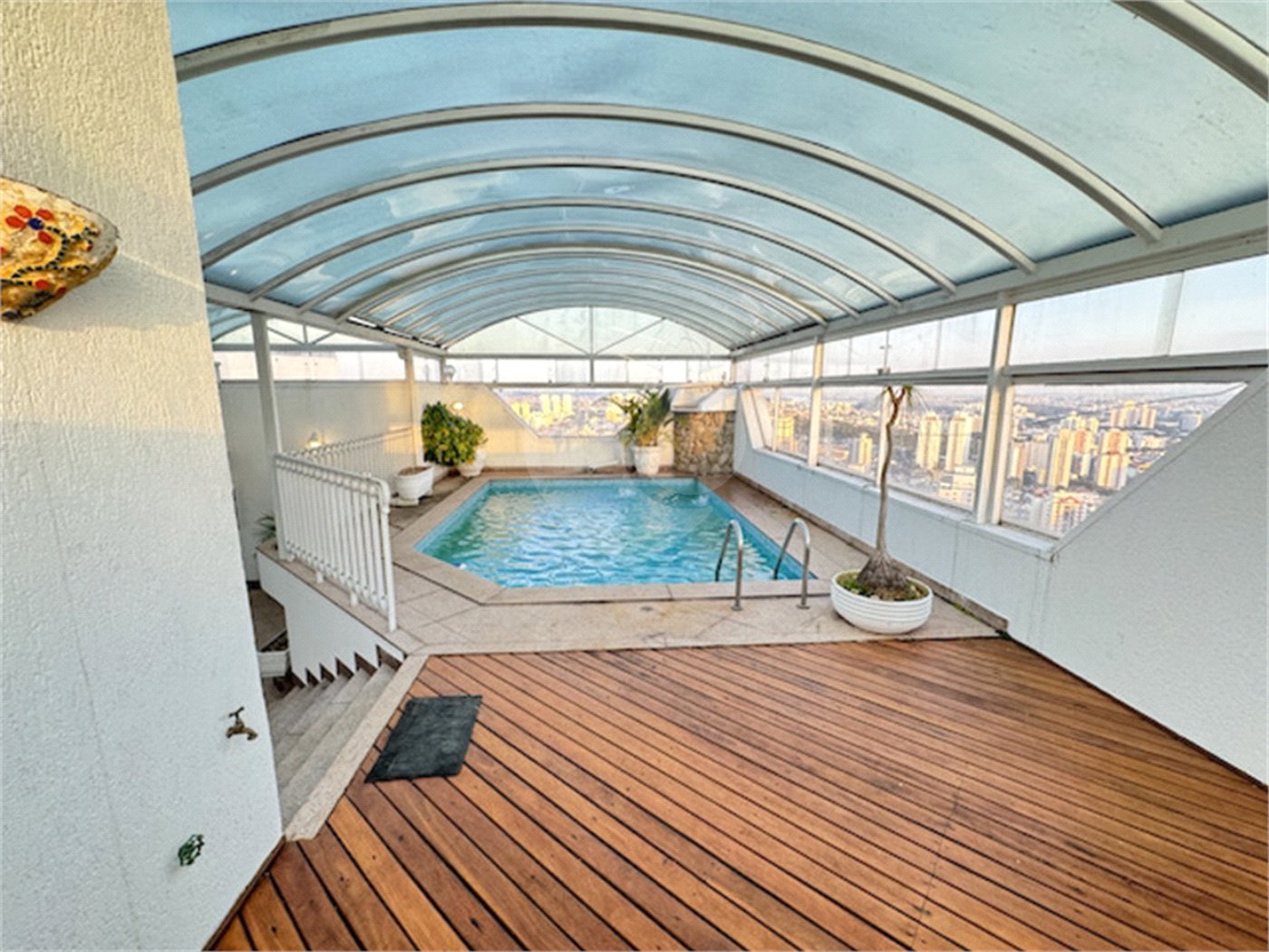 Cobertura à venda ou para alugar com 5 quartos, sendo 4 suítes, em Santo Amaro, São Paulo, SP