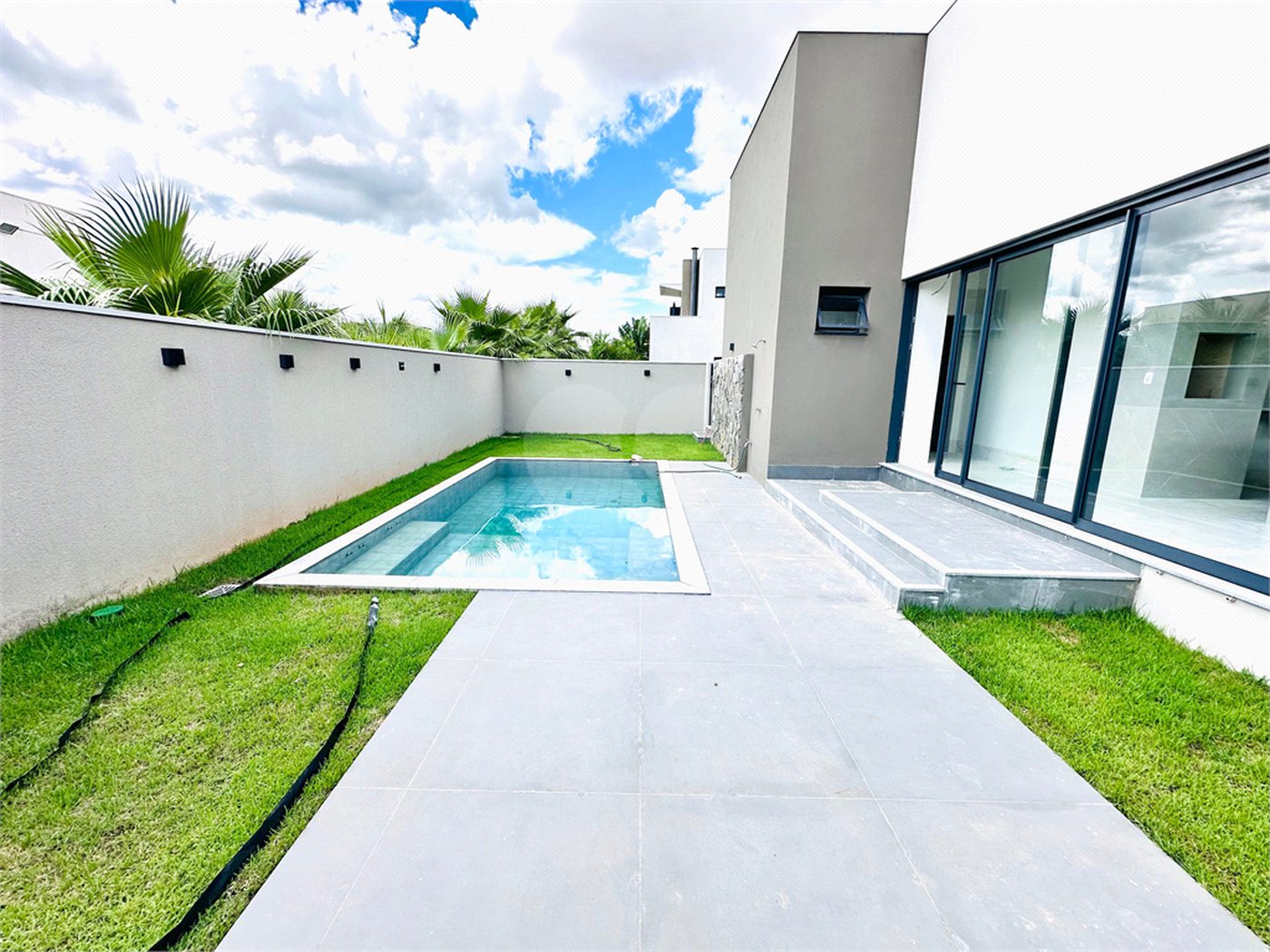 Casa à venda com 3 suítes no condomínio Villa Jardim, Cuiabá - MT