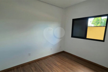 Casa à venda com 2 quartos, sendo 1 suíte, no condomínio Tivolli, Itapetininga - SP