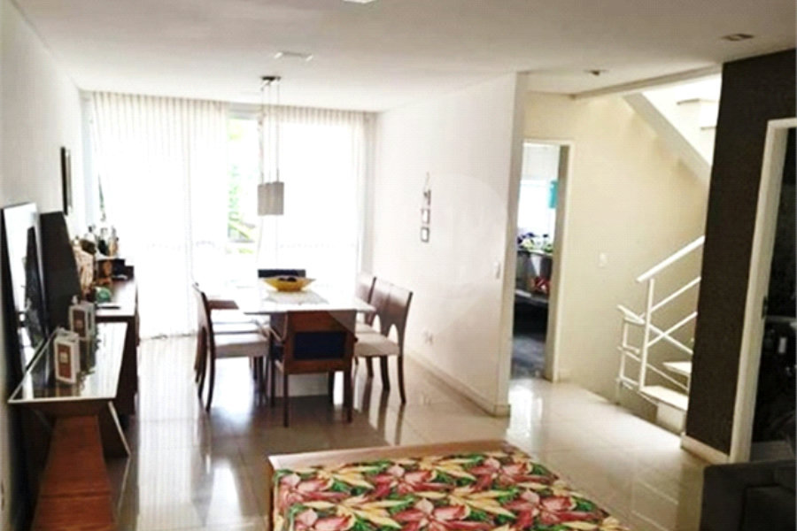 Casa à venda com 4 quartos, sendo 3 suítes, no condomínio Domus, São Paulo - SP