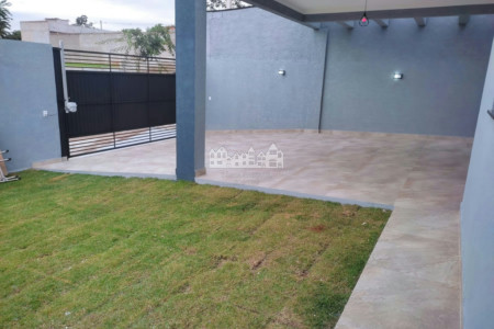 Casa térrea à venda com 3 quartos, sendo 1 suíte, em Loteamento Parque Residencial Serras de Atibaia II, Atibaia - SP