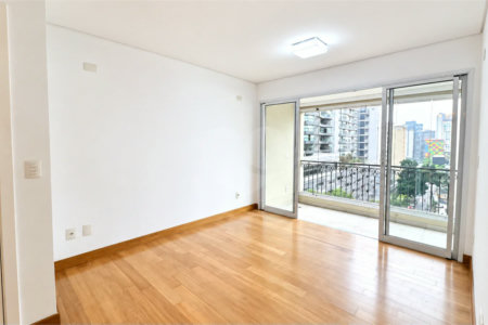 Apartamento à venda com 3 quartos, sendo 1 suíte, em Jardim das Acácias, São Paulo, SP