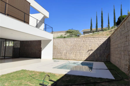 Casa à venda com 3 suítes no condomínio Recanto das Palmas, Vinhedo - SP