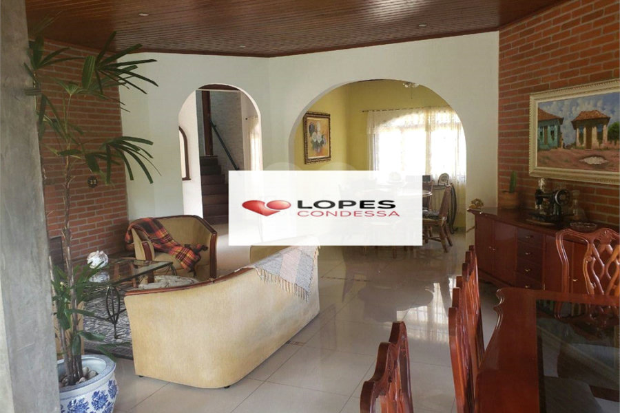 Casa à venda com 4 quartos, sendo 2 suítes, no condomínio Alpes da Cantareira, Mairiporã - SP