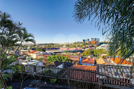 Sobrado à venda com 3 quartos, sendo 1 suíte,  em Jardim Leonor, São Paulo, SP